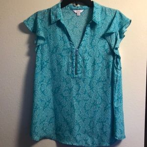 Adorable ruffle sleeve blouse